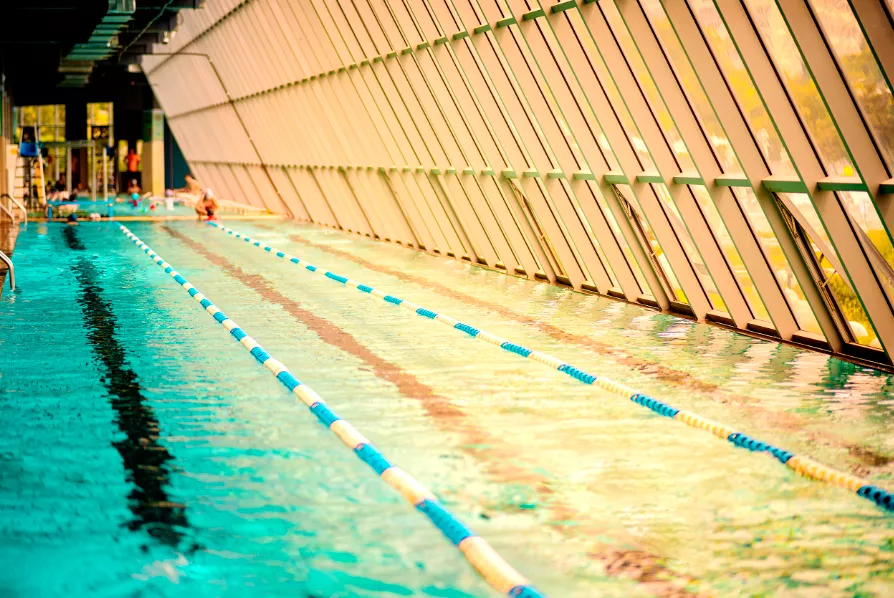 东平成人混凝土钢结构游泳池项目